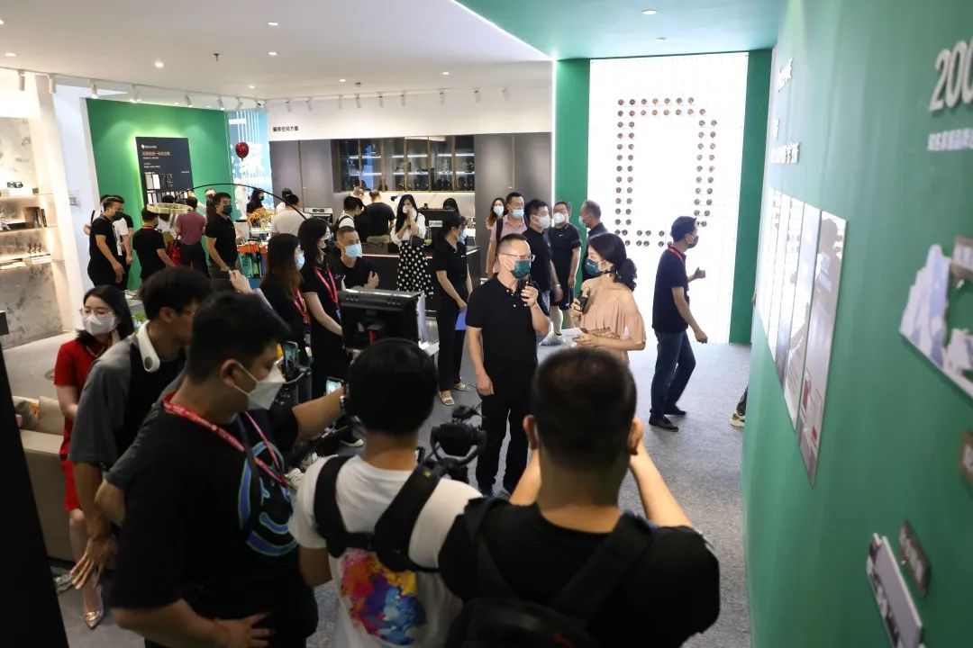 實(shí)力綻放 巖領(lǐng)未來 | 德利豐X2022廣州建博會(huì)圓滿收官！(圖5)