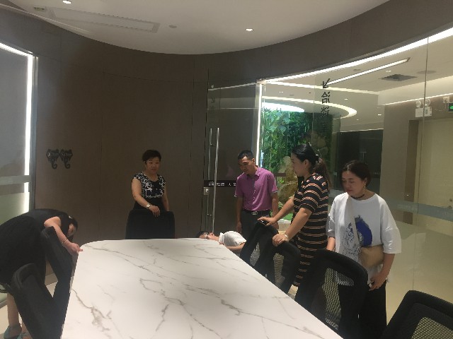 建材行業專家組團參觀德利豐家居，探討巖板發(圖2)