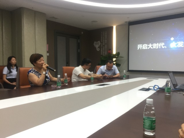 建材行業專家組團參觀德利豐家居，探討巖板發(圖4)