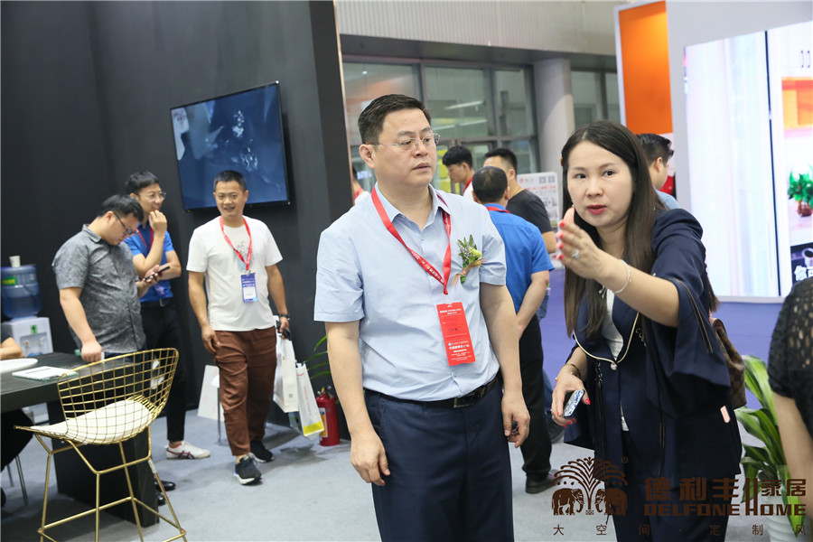 熱度持續飆升！行業協會領導對德利豐大巖板贊(圖11)